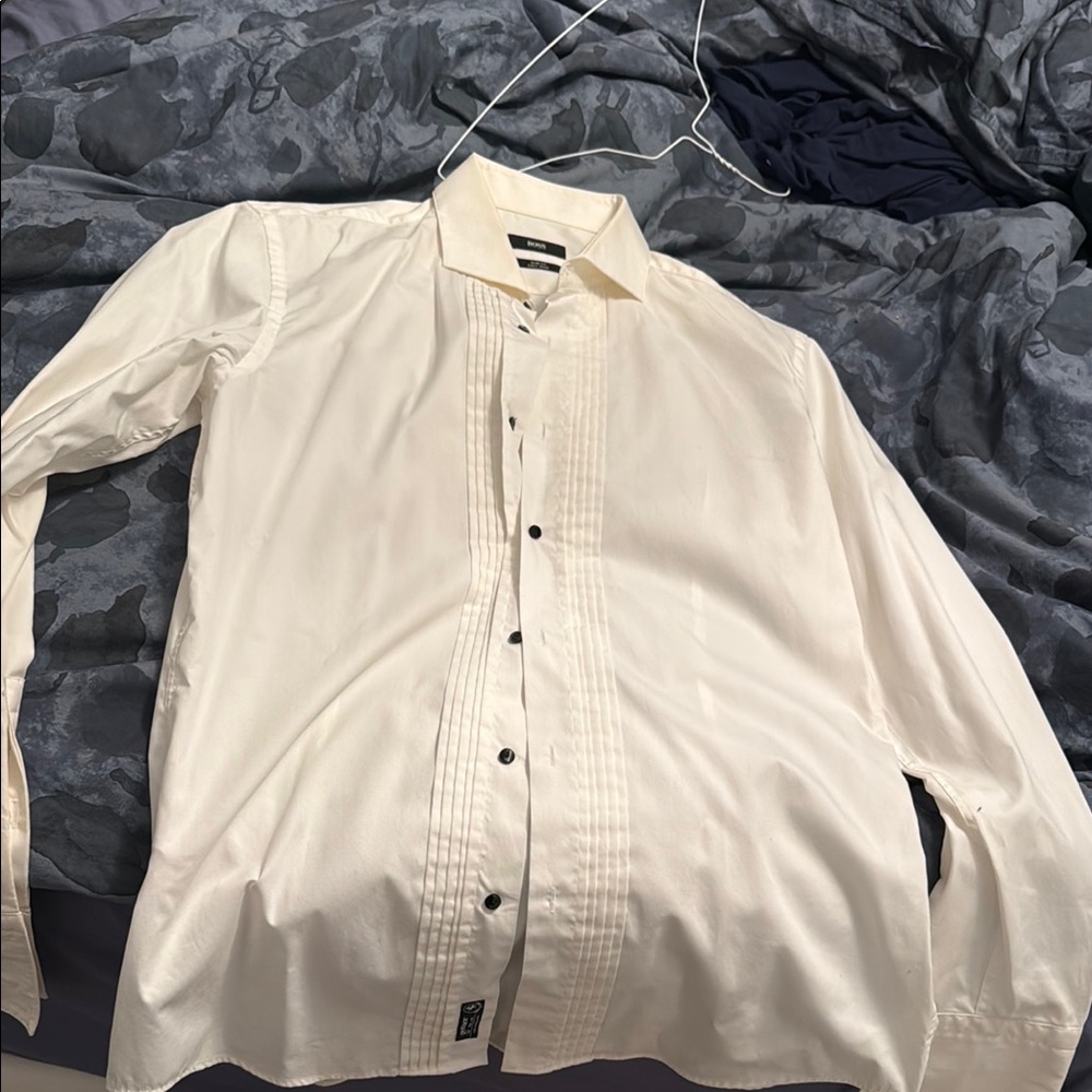 Boss Ivory Dress Shirt with Black Buttons size 16.5